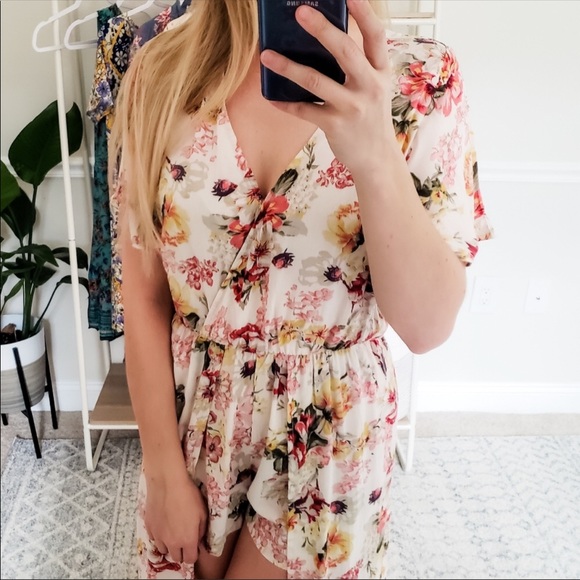 Floral Romper - Picture 2 of 8